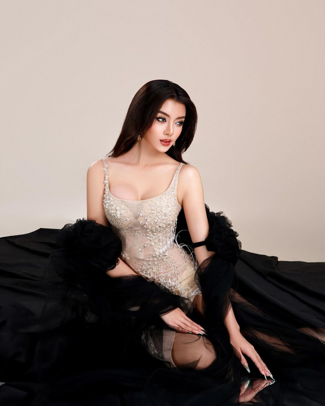 &quot;Búp bê sống&quot; của Miss Grand International 2024: Khiến Quế Anh &quot;tàng hình&quot; khi đứng cạnh, được bình chọn áp đảo nhưng đang bị tố gian lận- Ảnh 7.