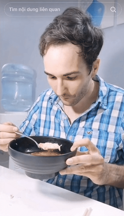 Anh T&acirc;y nức nở n&oacute;i kh&ocirc;ng n&ecirc;n lời khi lần đầu được ăn m&oacute;n tuổi thơ của nhiều người Việt- Ảnh 10.