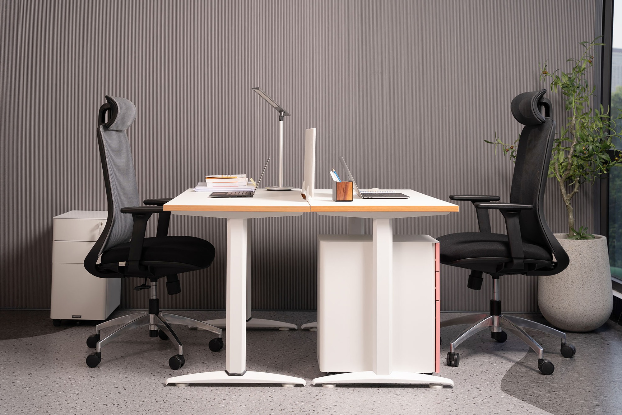 Dùng thử ghế công thái học HyperWork Cloud Chair và tủ di động Ivy Slim: Ngồi êm ái, tiết kiệm không gian, giá chỉ hơn 2 triệu đồng mà có cả ngàn ưu điểm- Ảnh 12.