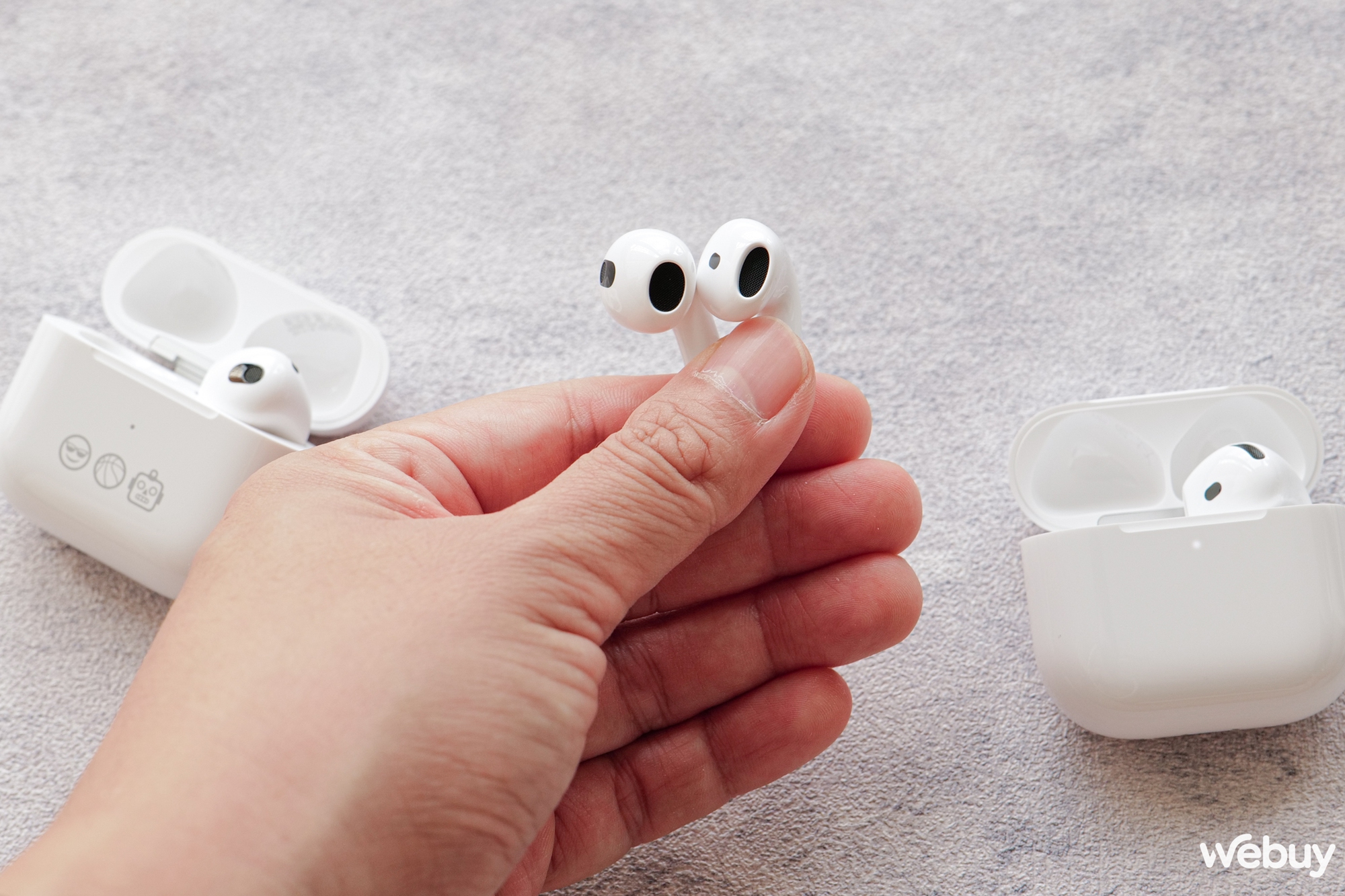 Trên tay AirPods 4 chính hãng: Hai phiên bản, thiết kế gọn nhẹ hơn, chống ồn ổn dù chưa bằng được AirPods Pro, giá từ 3,49 triệu đồng- Ảnh 12.