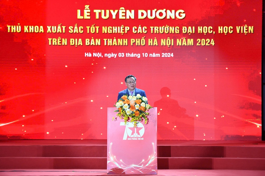 Phó Bí thư Thành uỷ Hà Nội Nguyễn Văn Phong phát biểu tại chương trình.