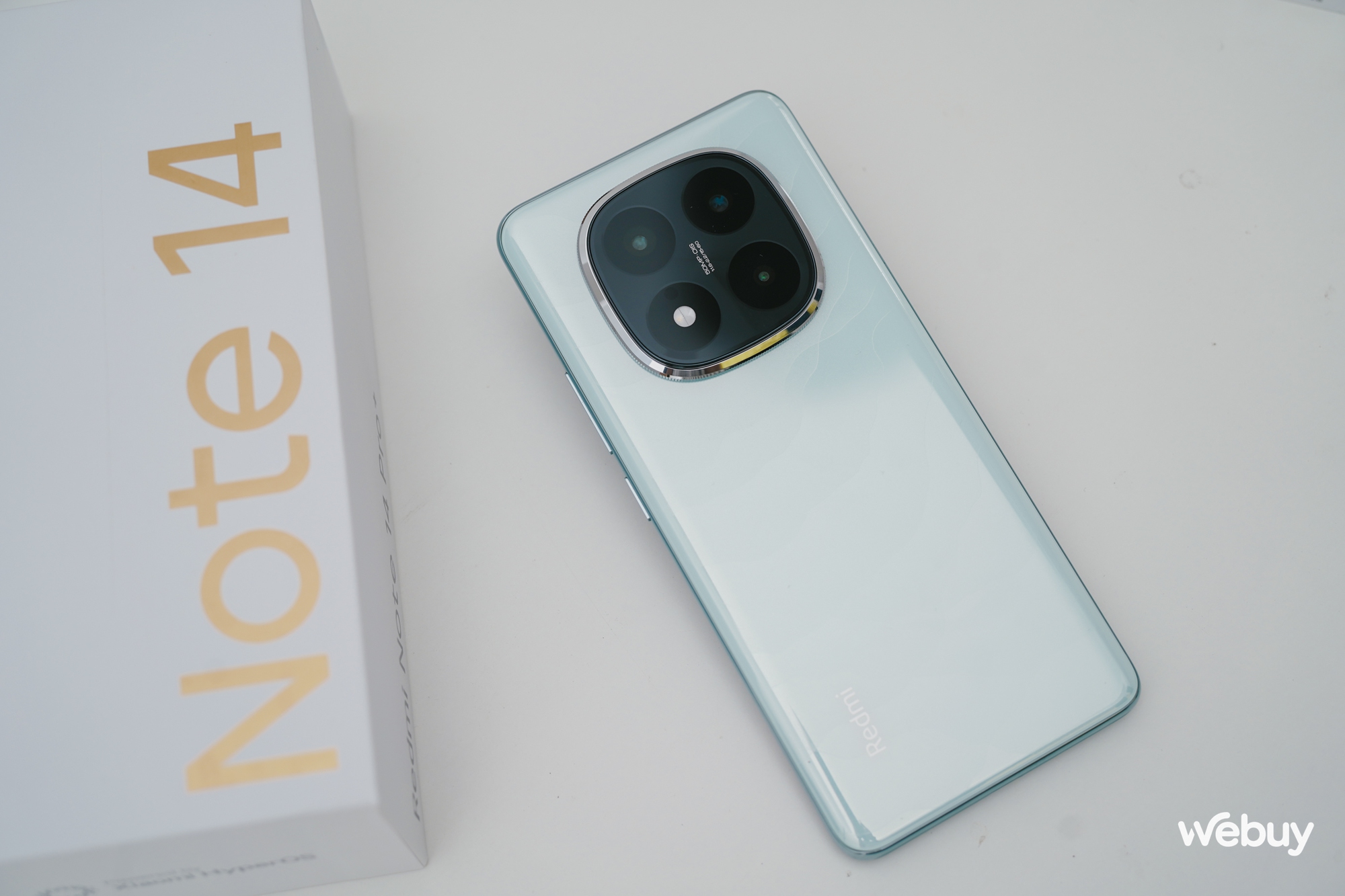 Trên tay Redmi Note 14 Pro+: Điện thoại Xiaomi giá hơn 7 triệu có thiết kế đẹp, camera 50MP, chip Snapdragon 7s Gen 3, pin khủng 6.200mAh- Ảnh 1.