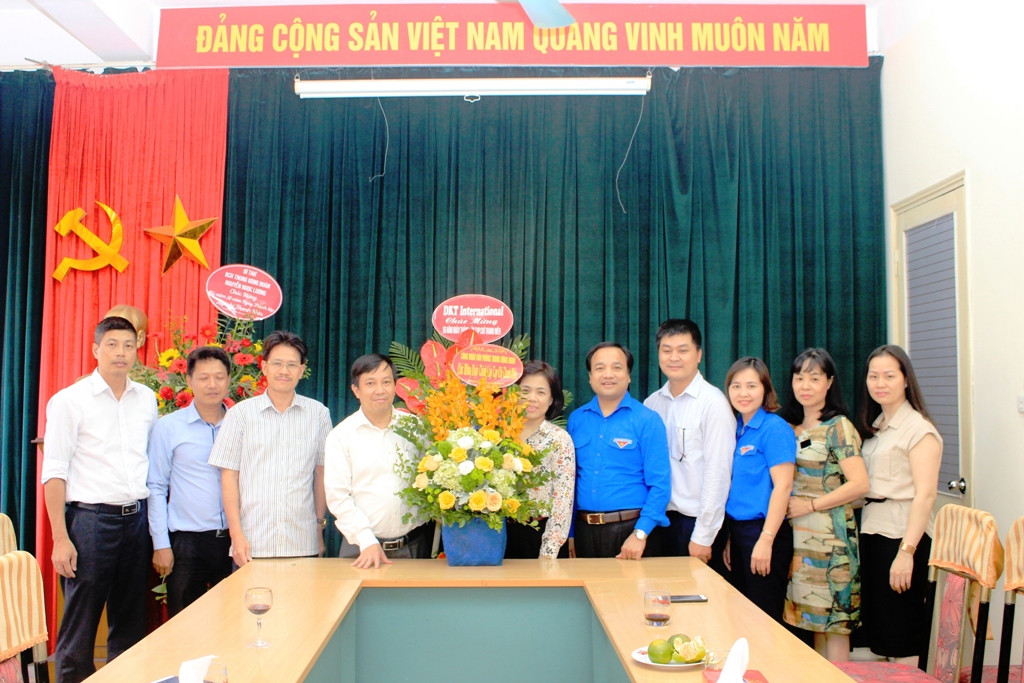Tạp ch&iacute; Thanh ni&ecirc;n ph&aacute;t huy truyền thống 56 năm đo&agrave;n kết, x&acirc;y dựng v&agrave; ph&aacute;t triển- Ảnh 4.