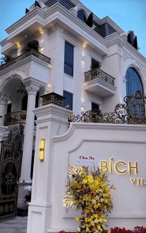 Khi phú bà miền Tây làm mẹ chồng: "Lựa" con dâu trước rồi đợi con trai đủ tuổi, quà cưới "nhẹ nhàng" 15 cây vàng và cặp nhẫn kim cương- Ảnh 18. Khi phú bà miền Tây làm mẹ chồng: "Lựa" con dâu trước rồi đợi con trai đủ tuổi, quà cưới "nhẹ nhàng" 15 cây vàng và cặp nhẫn kim cương- Ảnh 18.