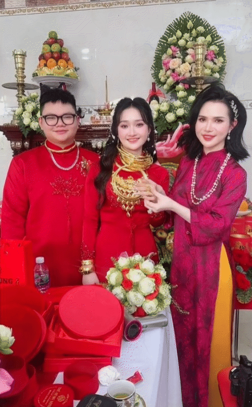 Khi phú bà miền Tây làm mẹ chồng: "Lựa" con dâu trước rồi đợi con trai đủ tuổi, quà cưới "nhẹ nhàng" 15 cây vàng và cặp nhẫn kim cương- Ảnh 1. Khi phú bà miền Tây làm mẹ chồng: "Lựa" con dâu trước rồi đợi con trai đủ tuổi, quà cưới "nhẹ nhàng" 15 cây vàng và cặp nhẫn kim cương- Ảnh 1.
