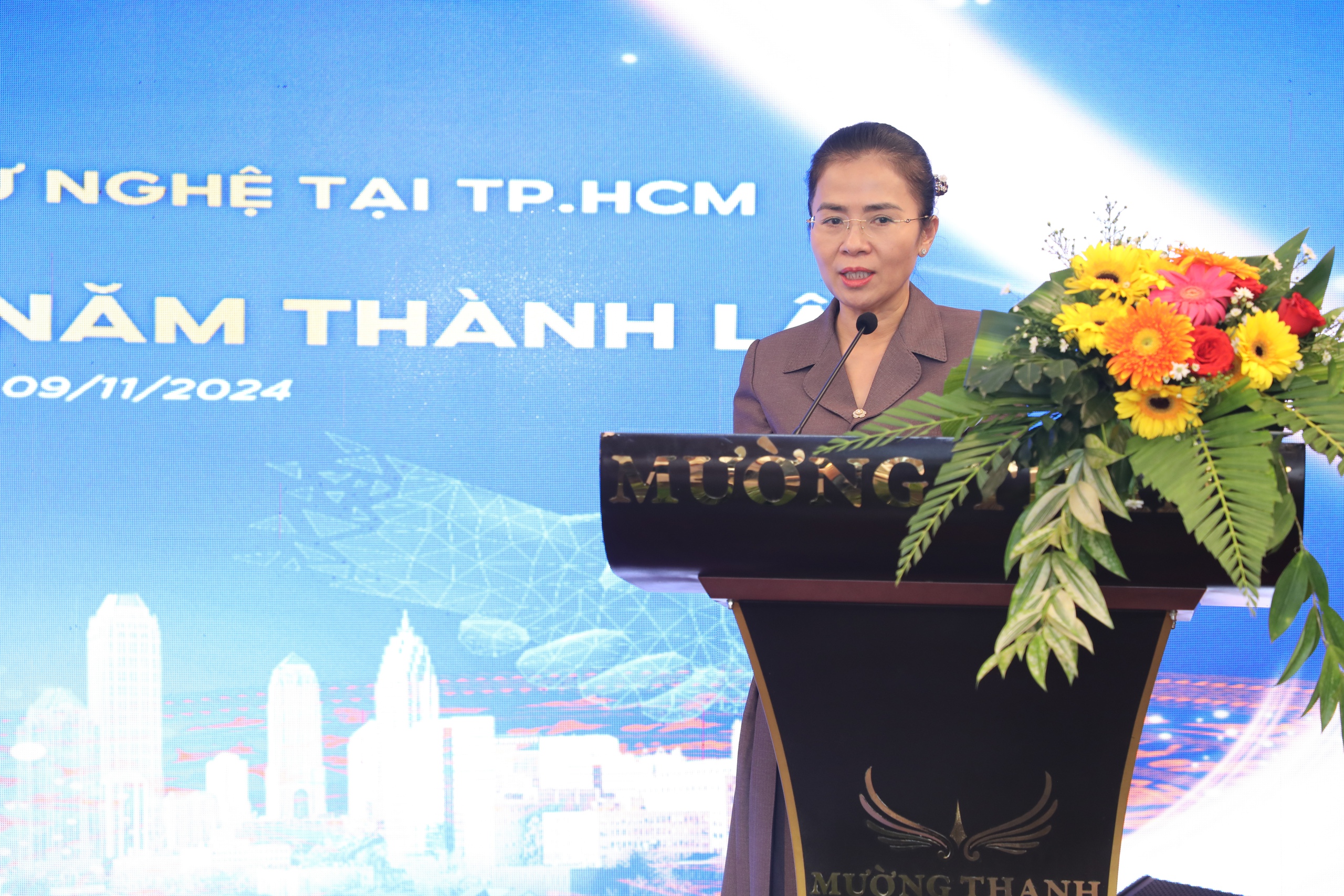 Đồng chí Võ Thị Minh Sinh, Uỷ viên Ban Thường vụ Tỉnh ủy, Chủ tịch Uỷ ban Mặt trận Tổ quốc Việt Nam tỉnh Nghệ An phát biểu. Đồng chí Võ Thị Minh Sinh, Uỷ viên Ban Thường vụ Tỉnh ủy, Chủ tịch Uỷ ban Mặt trận Tổ quốc Việt Nam tỉnh Nghệ An phát biểu.