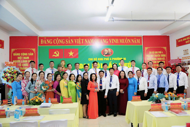 Các đại biểu chụp hình lưu niệm tại Đại hội. Các đại biểu chụp hình lưu niệm tại Đại hội.