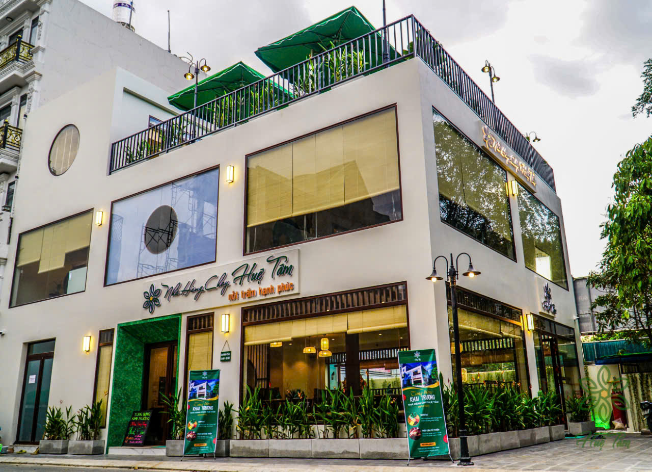 Không gian nhà hàng chay Huệ Tâm Không gian nhà hàng chay Huệ Tâm