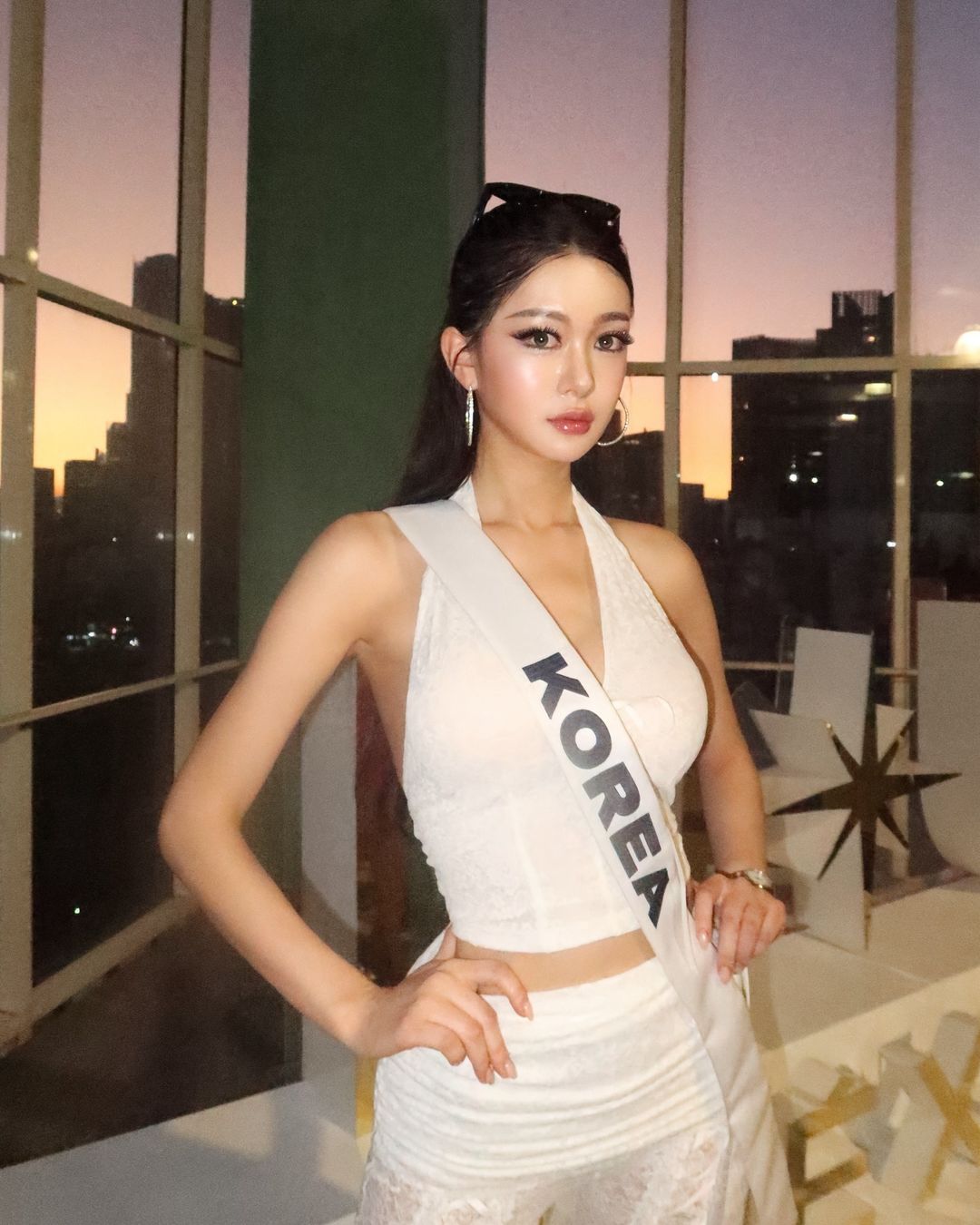 Kỳ Duyên đụng hàng đối thủ ngay tại đấu trường Miss Universe, so kè vóc dáng một 9 một 10- Ảnh 6.