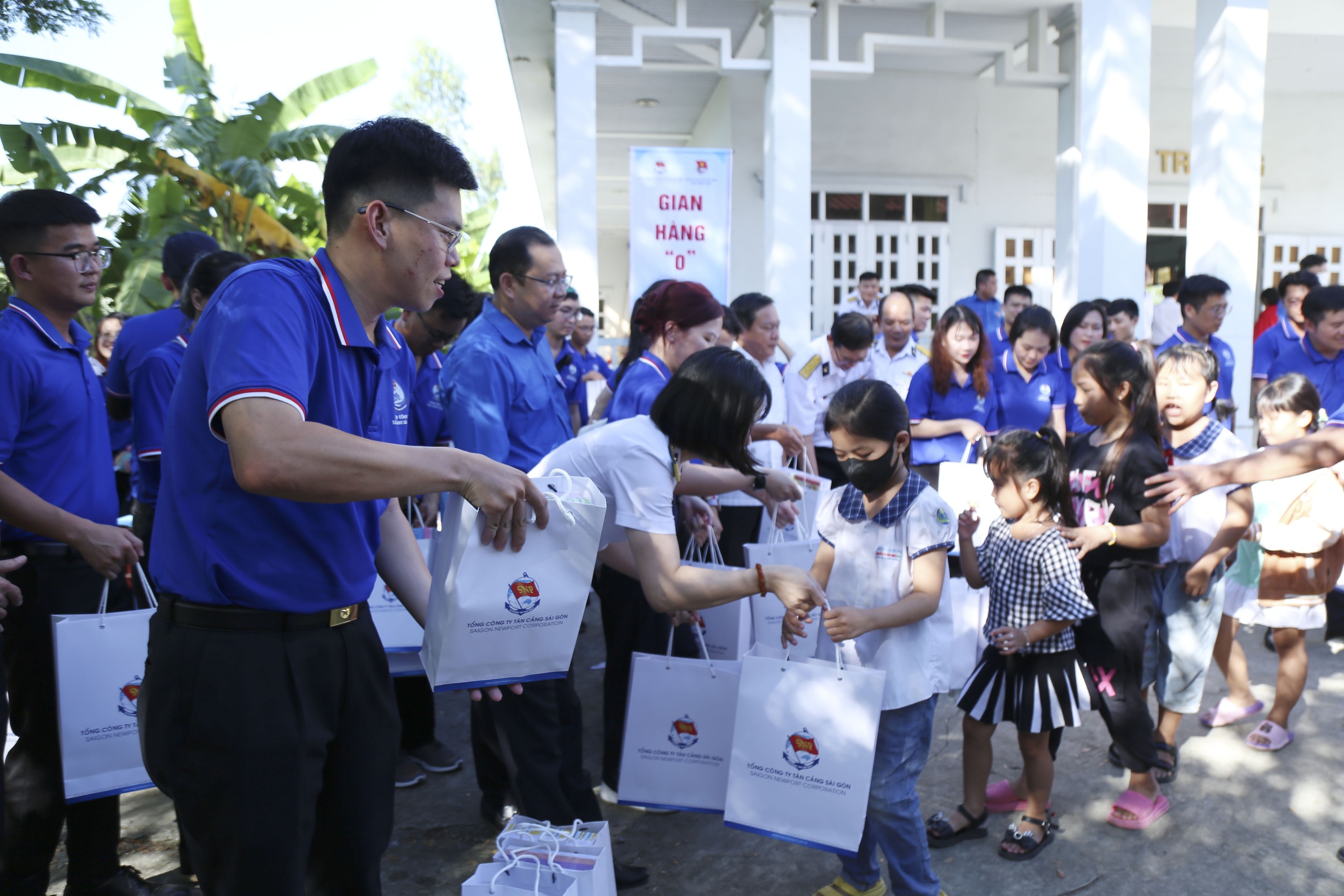 Đoàn Thanh niên Tổng công ty Tân Cảng Sài Gòn tổ chức nhiều hoạt động ý nghĩa tại Đồng Tháp- Ảnh 7.