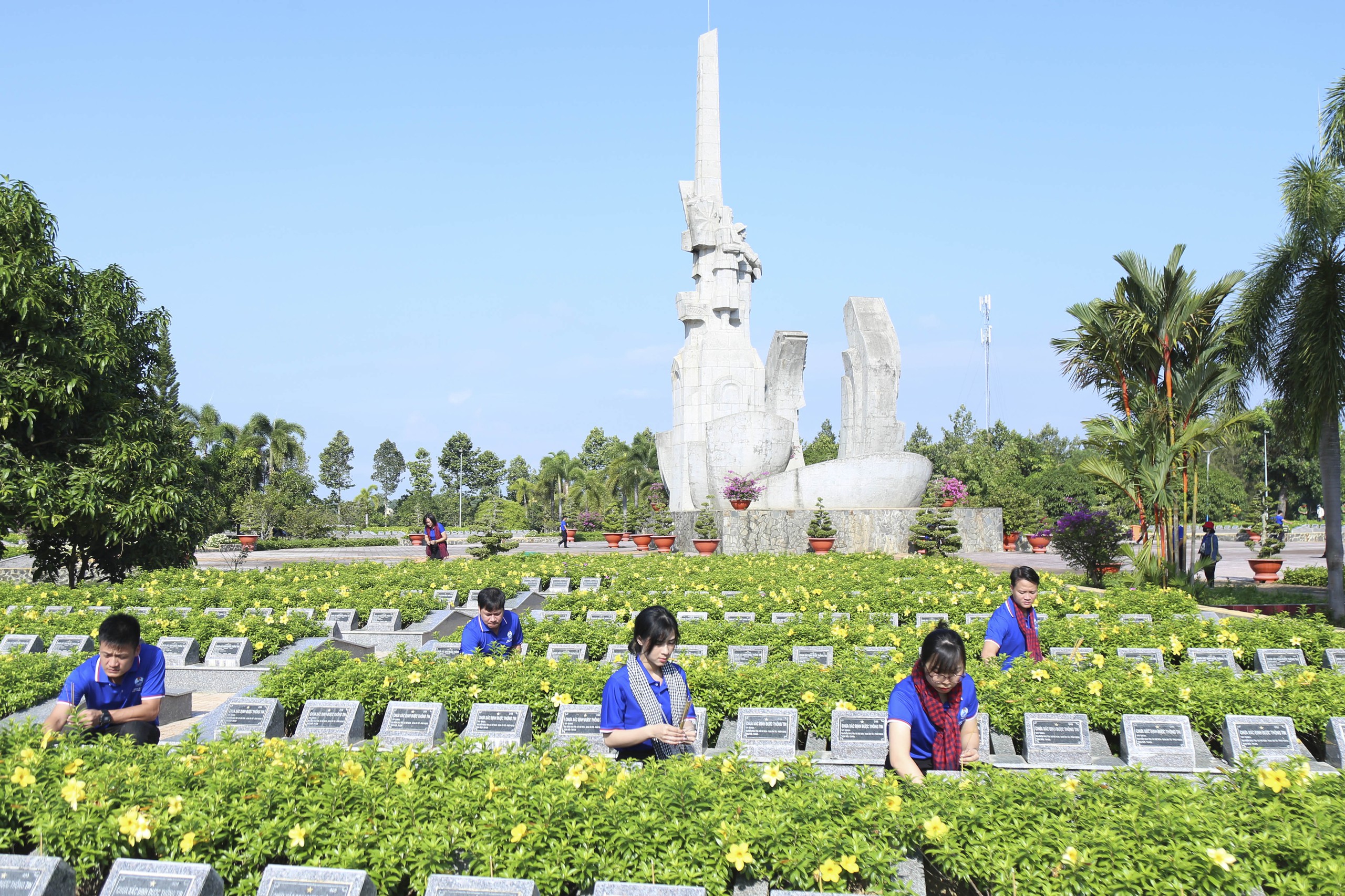 Đoàn Thanh niên Tổng công ty Tân Cảng Sài Gòn tổ chức nhiều hoạt động ý nghĩa tại Đồng Tháp- Ảnh 9.