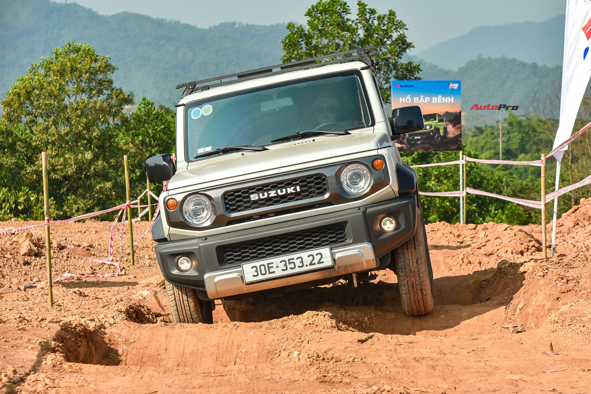 Trải nghiệm nhanh Suzuki Jimny trên đường off-road: Động cơ đủ dùng, hệ thống treo phải đặt đúng cung đường mới biết là 'ngon'- Ảnh 13.