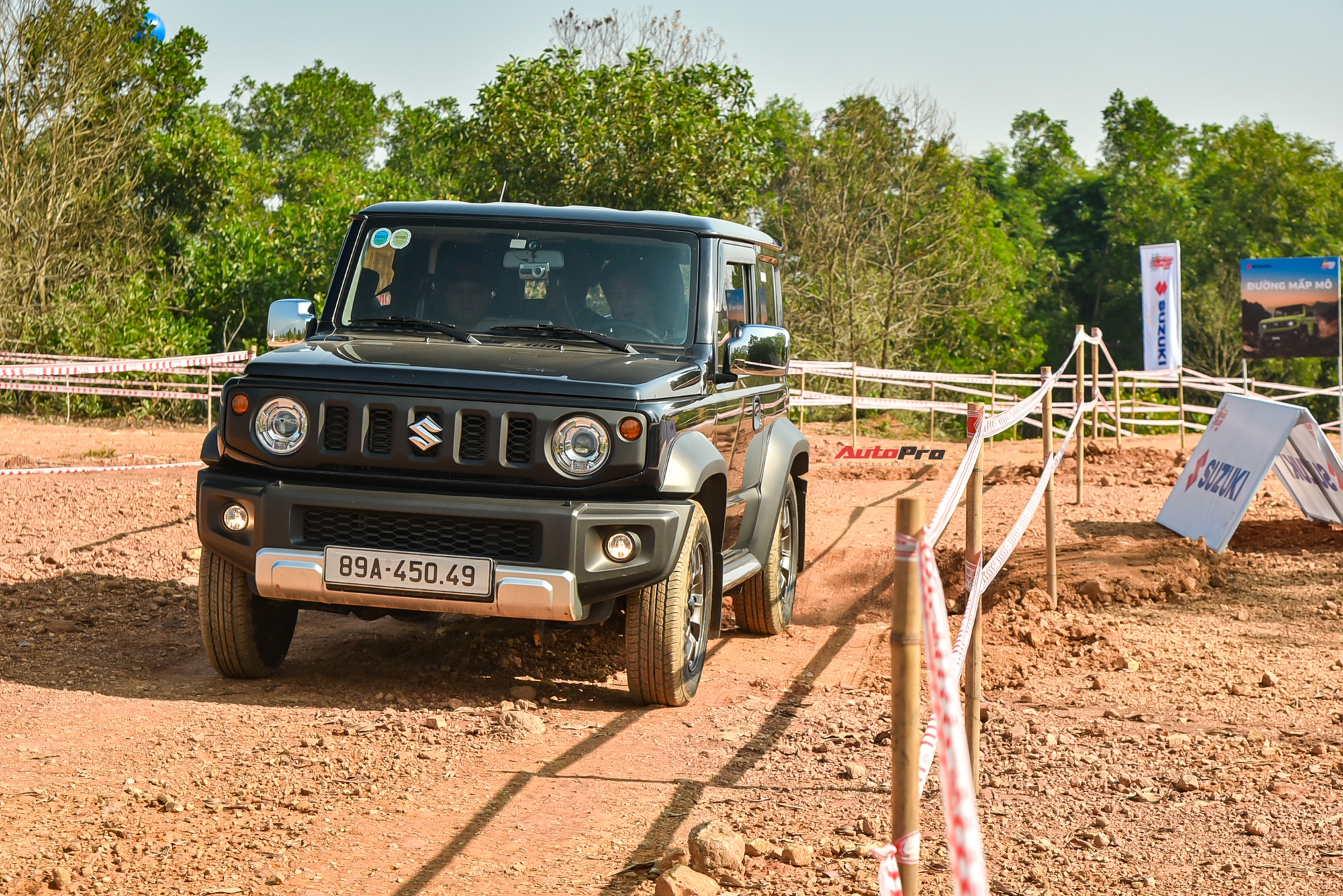 Trải nghiệm nhanh Suzuki Jimny trên đường off-road: Động cơ đủ dùng, hệ thống treo phải đặt đúng cung đường mới biết là 'ngon'- Ảnh 8.