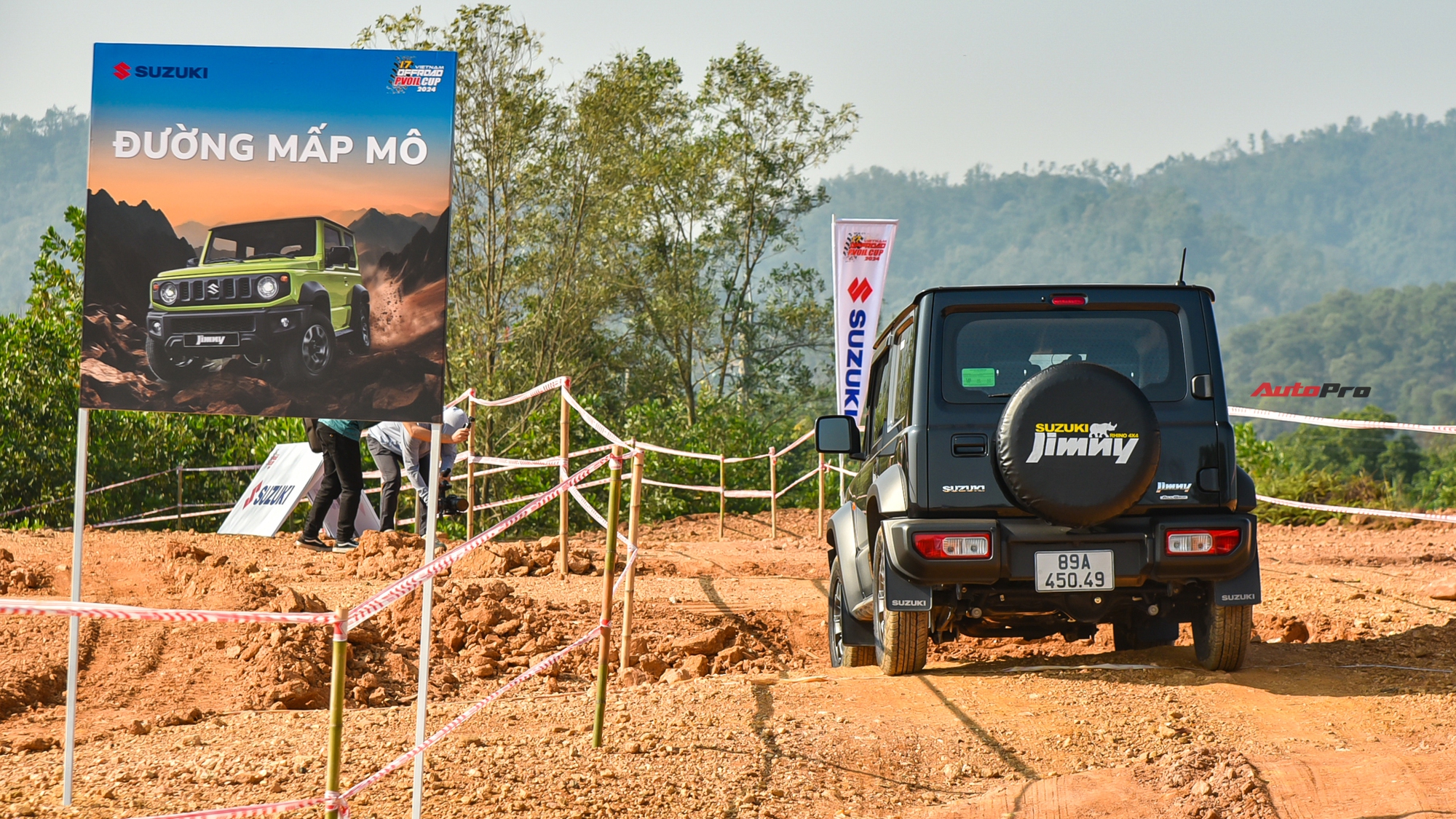 Trải nghiệm nhanh Suzuki Jimny trên đường off-road: Động cơ đủ dùng, hệ thống treo phải đặt đúng cung đường mới biết là 'ngon'- Ảnh 6.