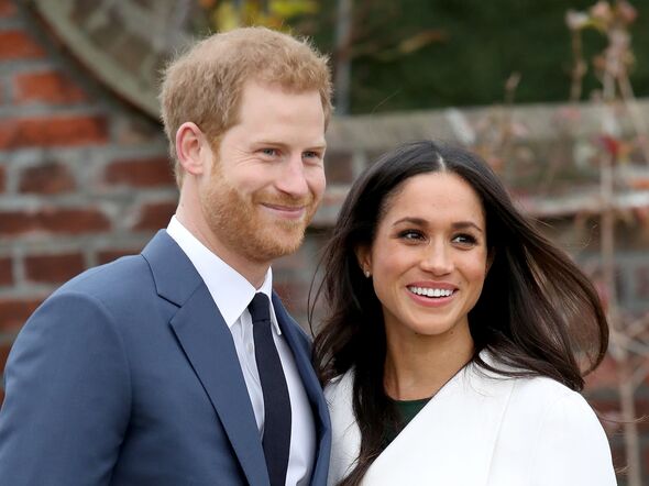 Câu trả lời "khó hiểu" của Nữ vương Elizabeth khi Harry xin phép cưới Meghan- Ảnh 2.