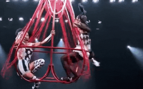 Sao nữ Vbiz nhập viện cấp cứu sau m&agrave;n treo ngược người tr&ecirc;n kh&ocirc;ng- Ảnh 2.