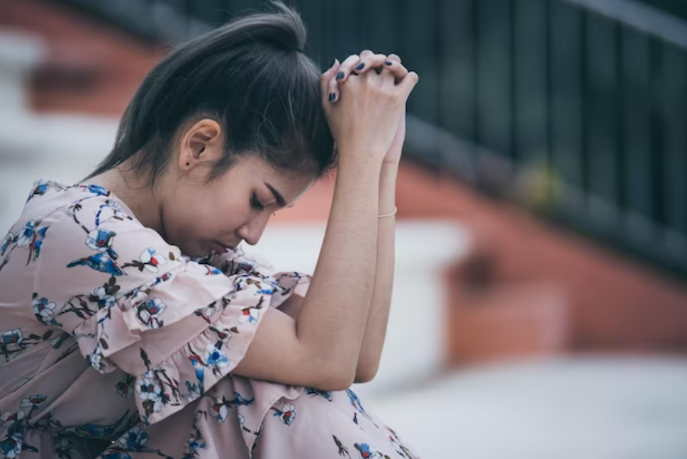 Mẹ chồng bắt con d&acirc;u mới sinh dậy nấu cơm cho chồng, t&ocirc;i ngoan ngo&atilde;n nấu nướng nhưng khi m&acirc;m cơm được b&ecirc; ra, cả nh&agrave; chết điếng- Ảnh 1.