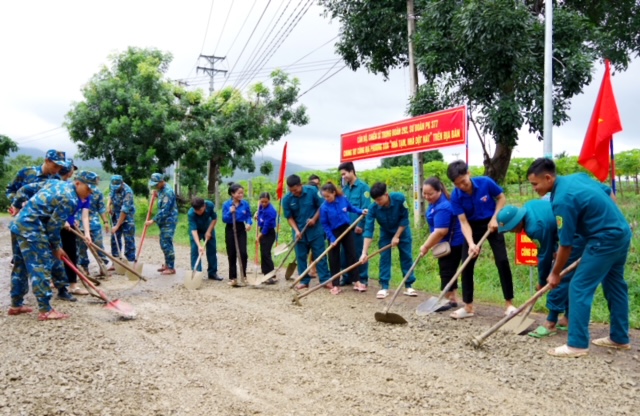 Sư đoàn 377 làm công tác dân vận hướng về ngày hội lớn- Ảnh 5.