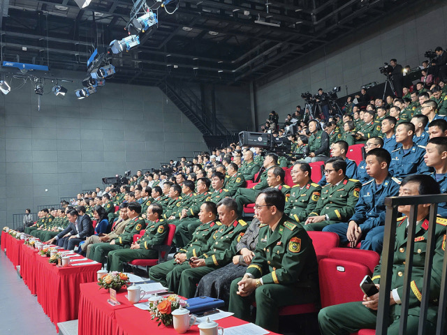 Các đại biểu tham dự lễ trao giải.