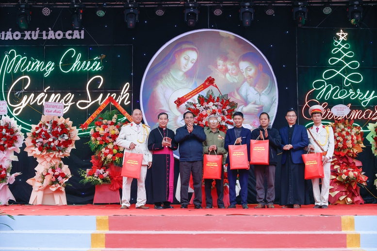Thủ tướng ch&uacute;c mừng Gi&aacute;ng sinh tại Gi&aacute;o xứ L&agrave;o Cai- Ảnh 7.