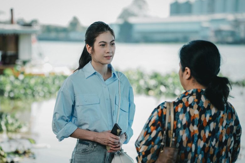 Mẹ đẻ đến nhà chơi, thấy quả dưa hấu ăn dở trong tủ lạnh, bà lập tức bảo tôi thu xếp đồ đạc...- Ảnh 1.