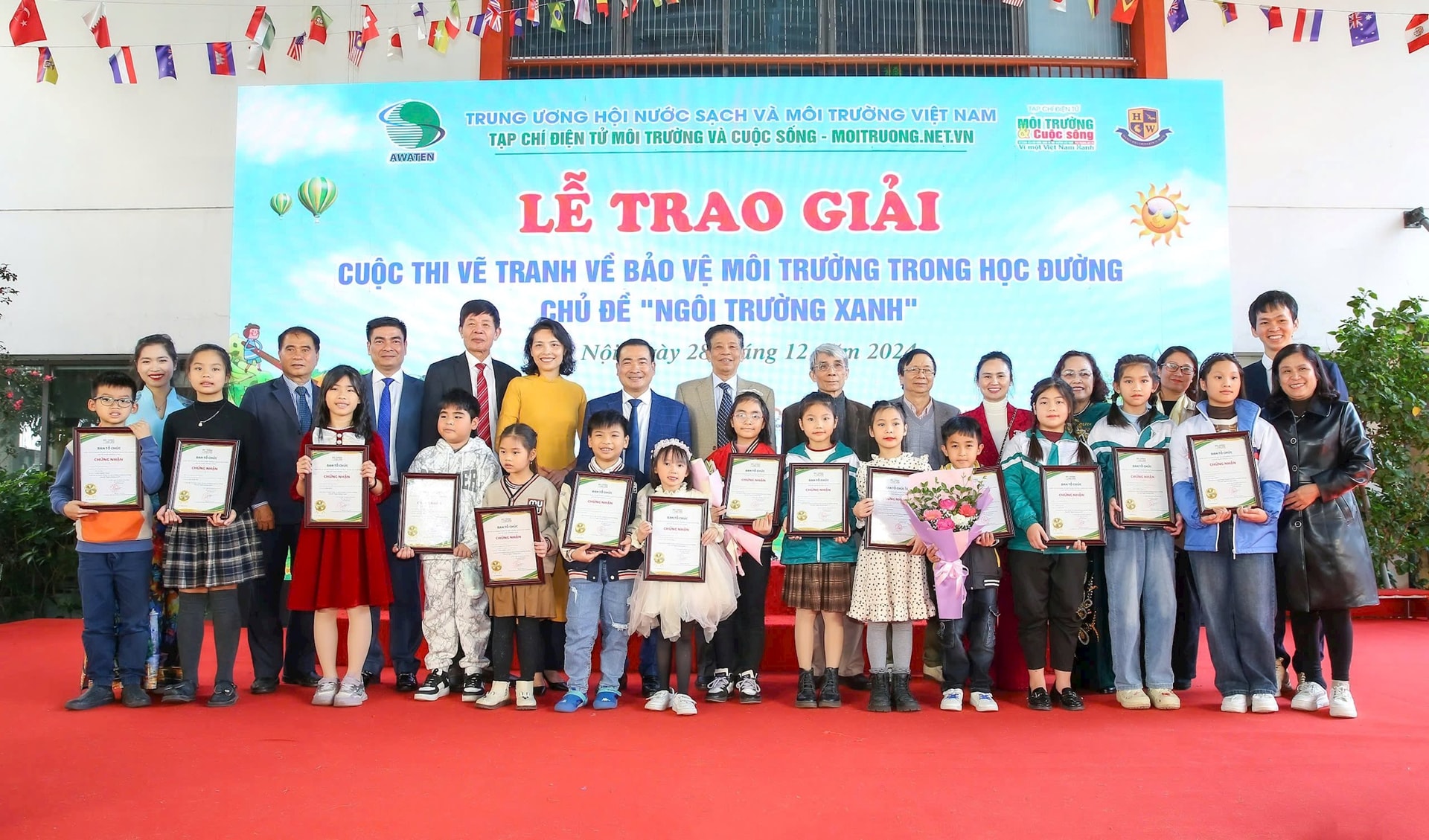 Ấn tượng Lễ trao giải Cuộc thi vẽ tranh về Bảo vệ môi trường trong học đường với chủ đề “Ngôi trường xanh”- Ảnh 13.