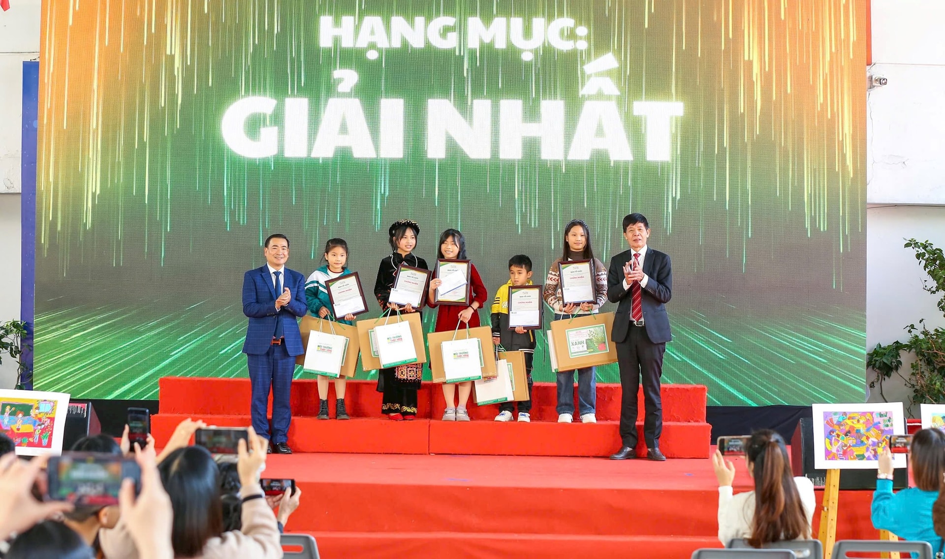 Ấn tượng Lễ trao giải Cuộc thi vẽ tranh về Bảo vệ môi trường trong học đường với chủ đề “Ngôi trường xanh”- Ảnh 5.