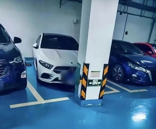 Bức ảnh về chỗ đậu xe chung cư giá 100 triệu phơi bày lòng dạ người hàng xóm luôn tỏ ra tốt bụng- Ảnh 1. Bức ảnh về chỗ đậu xe chung cư giá 100 triệu phơi bày lòng dạ người hàng xóm luôn tỏ ra tốt bụng- Ảnh 1.