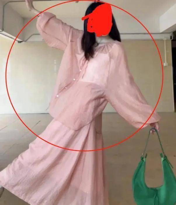Gi&aacute;o vi&ecirc;n trẻ bức x&uacute;c v&igrave; mặc đẹp lại bị hiệu trưởng mời l&ecirc;n chỉnh đốn, nh&igrave;n bộ đồ c&ocirc; mặc, mọi người t&aacute;i mặt: "L&agrave;m tr&ograve; g&igrave; vậy?"- Ảnh 3.