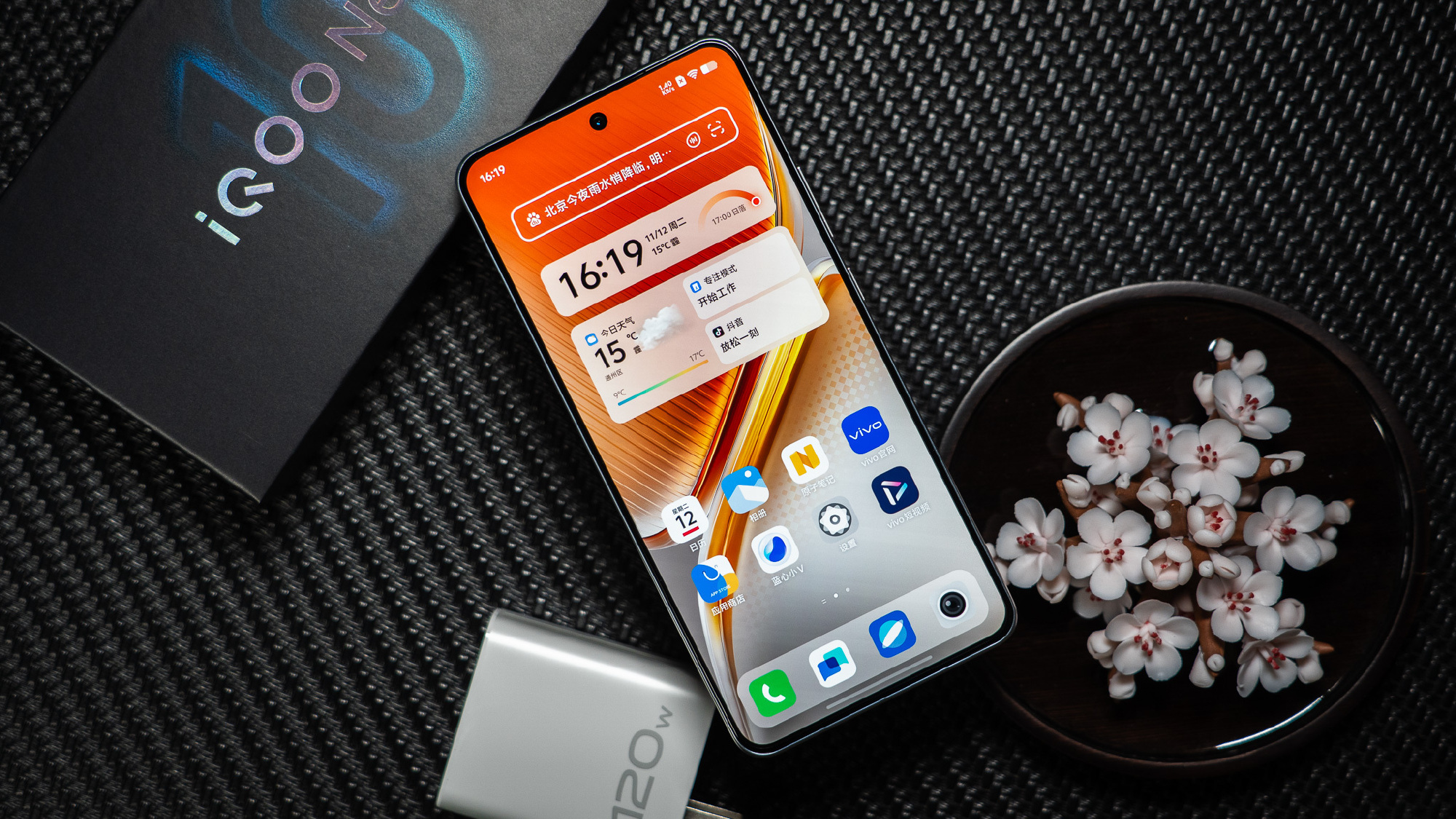 Điện thoại Dimensity 9400 giá rẻ nhất: Thiết kế đẹp, có vân tay siêu âm, pin 6.100mAh kèm sạc nhanh 120W mà giá chỉ bằng nửa OPPO Find X8 Pro- Ảnh 6. Điện thoại Dimensity 9400 giá rẻ nhất: Thiết kế đẹp, có vân tay siêu âm, pin 6.100mAh kèm sạc nhanh 120W mà giá chỉ bằng nửa OPPO Find X8 Pro- Ảnh 6.