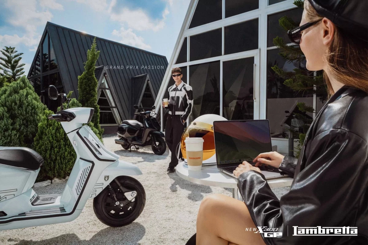 Huyền thoại xe ga 275cc của Ý vừa ra mắt: Mạnh ngang Vespa GTS 300, giá quy đổi rẻ bất ngờ- Ảnh 2. Huyền thoại xe ga 275cc của Ý vừa ra mắt: Mạnh ngang Vespa GTS 300, giá quy đổi rẻ bất ngờ- Ảnh 2.