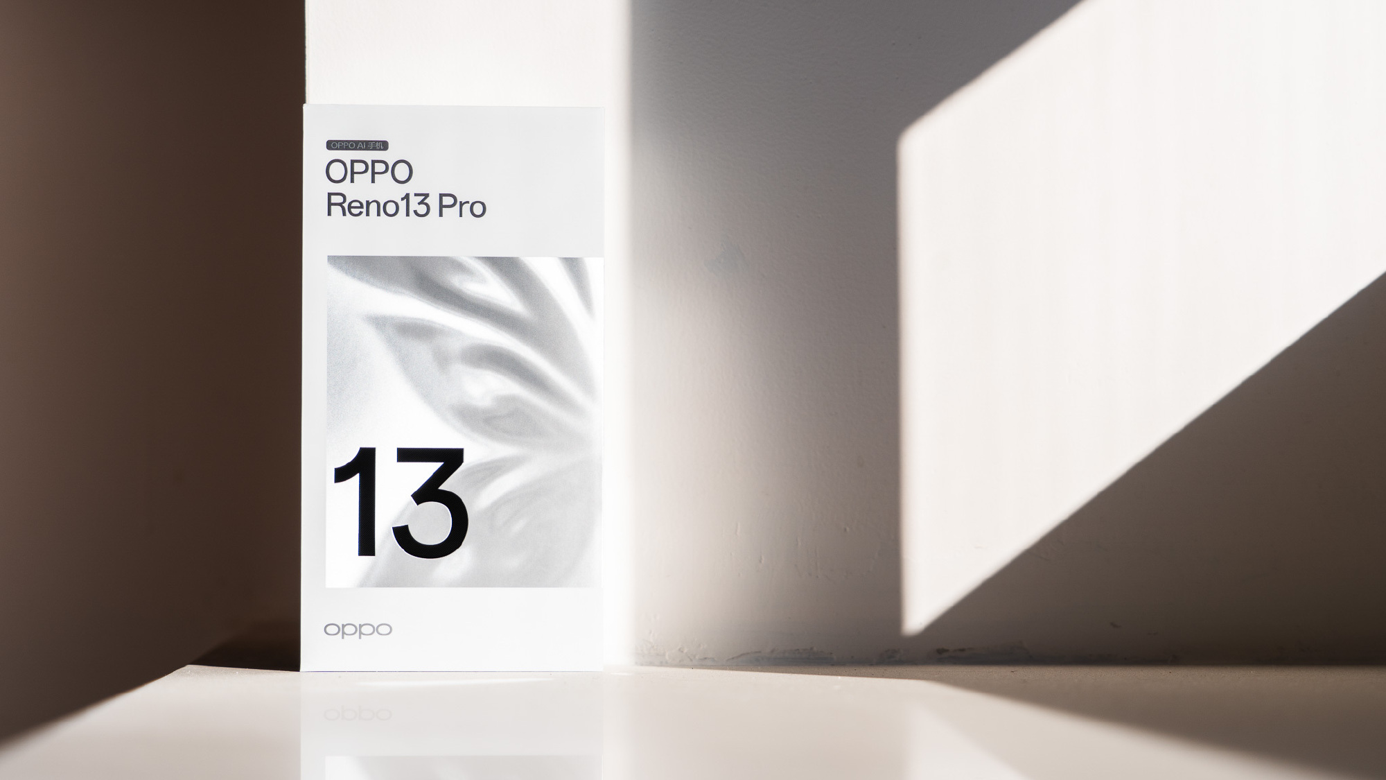 Trên tay OPPO Reno13 Pro sắp ra mắt tại Việt Nam: Thiết kế mới quá đẹp, chống nước IP69, camera chụp đẹp kèm pin 5.800mAh- Ảnh 1. Trên tay OPPO Reno13 Pro sắp ra mắt tại Việt Nam: Thiết kế mới quá đẹp, chống nước IP69, camera chụp đẹp kèm pin 5.800mAh- Ảnh 1.