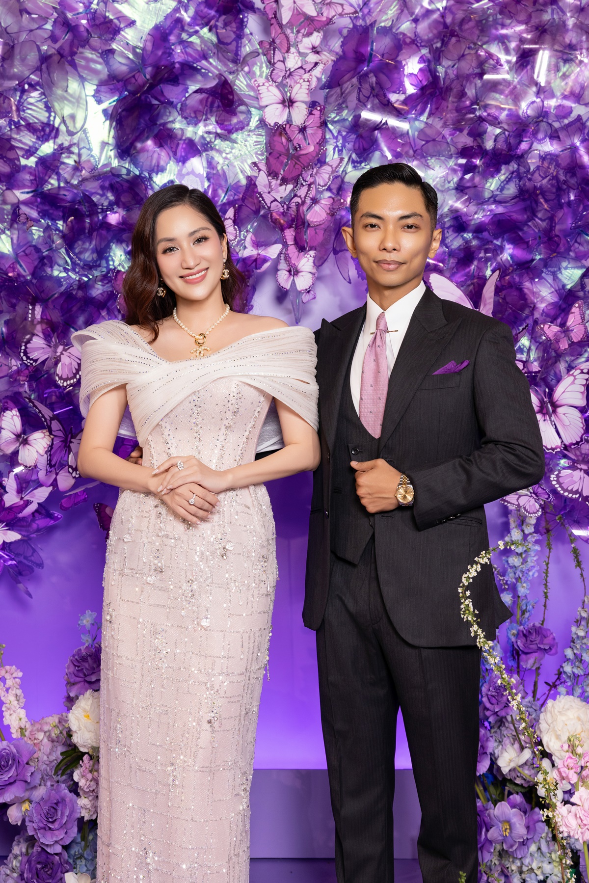 Bà xã Chi Bảo khoe nhan sắc "mẹ 2 con" quyến rũ, mạnh tay chi tiền tỷ tổ chức tiệc mời toàn sao hạng A- Ảnh 11. Bà xã Chi Bảo khoe nhan sắc "mẹ 2 con" quyến rũ, mạnh tay chi tiền tỷ tổ chức tiệc mời toàn sao hạng A- Ảnh 11.