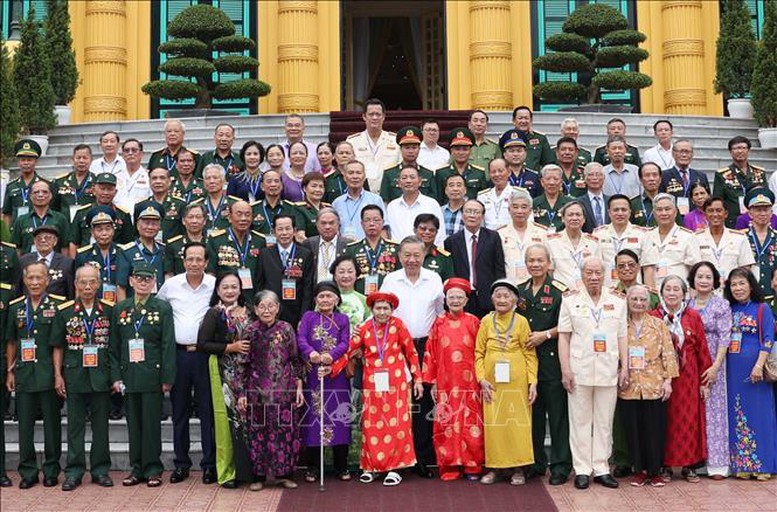 Chủ tịch nước Tô Lâm: Các gia đình chính sách phải luôn được hưởng đầy đủ thành quả của sự nghiệp đổi mới- Ảnh 1.