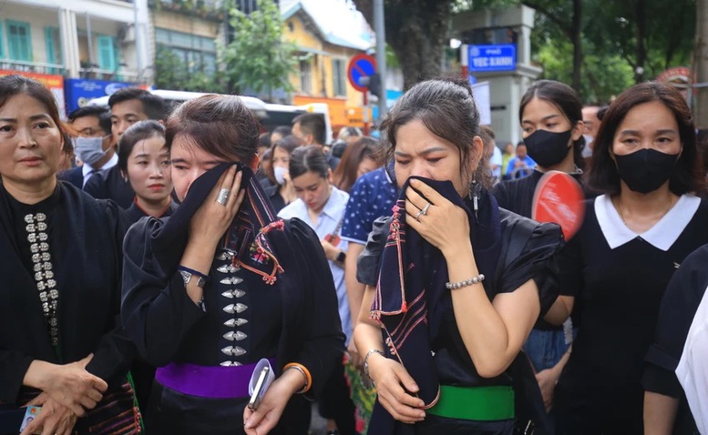 Hình ảnh người dân nghẹn ngào tiễn biệt Tổng Bí thư Nguyễn Phú Trọng- Ảnh 3.