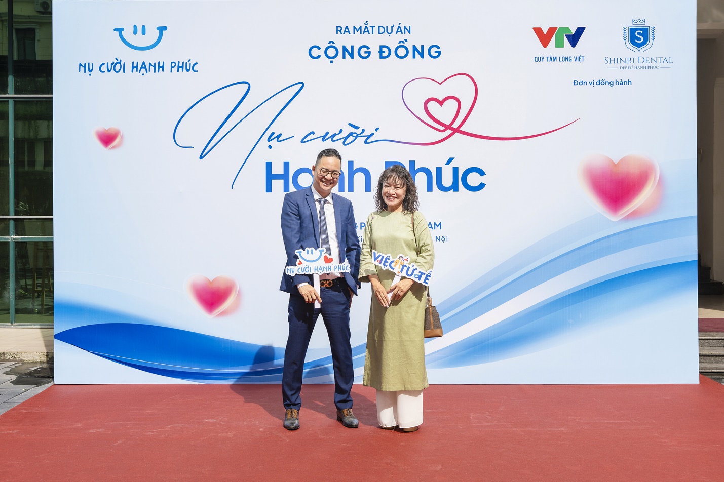 Bác sĩ Nguyễn Văn Hòa mang “Nụ cười hạnh phúc” đến với phụ nữ và trẻ em bị bạo hành- Ảnh 3.