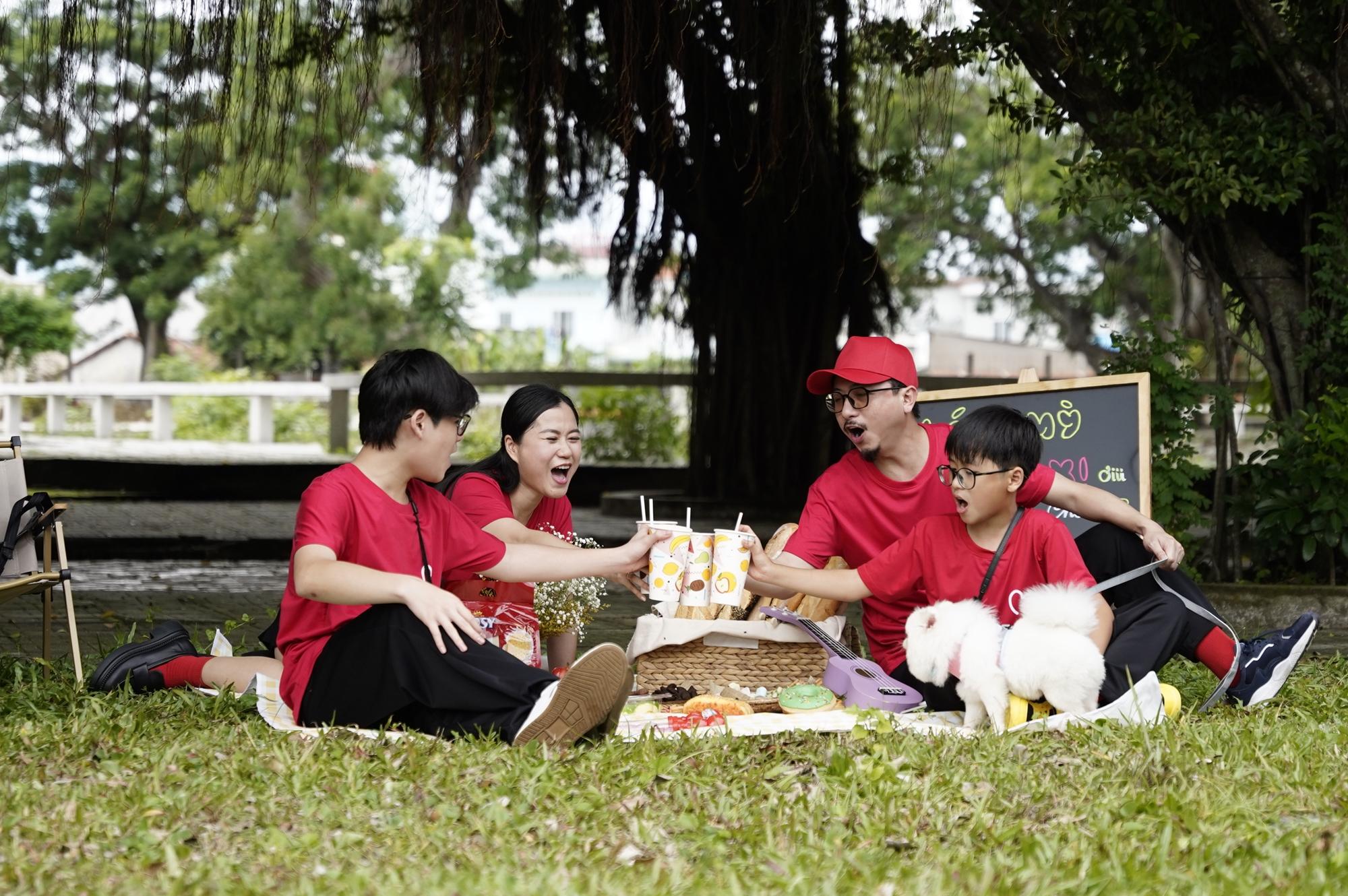 Hứa Minh Đạt hết lời khen ngợi bà xã: “Lâm Vỹ Dạ đi chợ 1 lần nhưng ăn đến 3 ngày”- Ảnh 2.