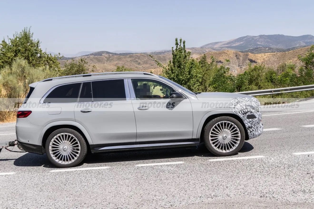 Mercedes-Maybach GLS 2026 bị bắt gặp chạy thử: Lộ gần hết chi tiết, thay đổi bên ngoài không đáng kể, dự kiến thêm màn hình cho ghế phụ- Ảnh 4.