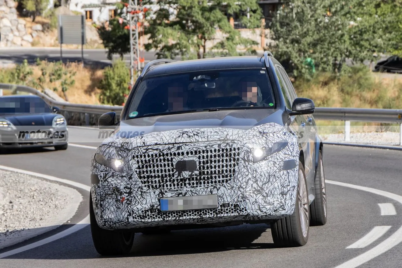 Mercedes-Maybach GLS 2026 bị bắt gặp chạy thử: Lộ gần hết chi tiết, thay đổi bên ngoài không đáng kể, dự kiến thêm màn hình cho ghế phụ- Ảnh 7.