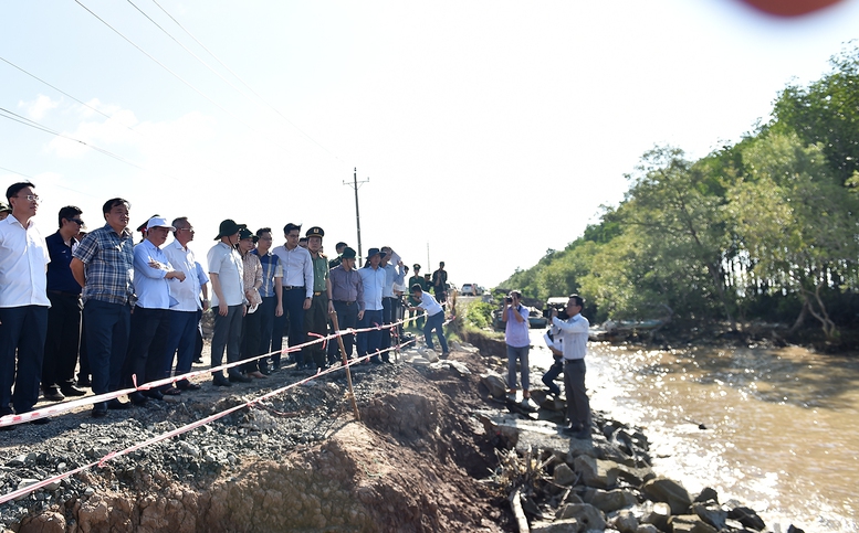 Cần làm tốt công tác dự báo sạt lở bờ biển, kiên quyết di dời dân cư ra khỏi vùng xung yếu- Ảnh 10.