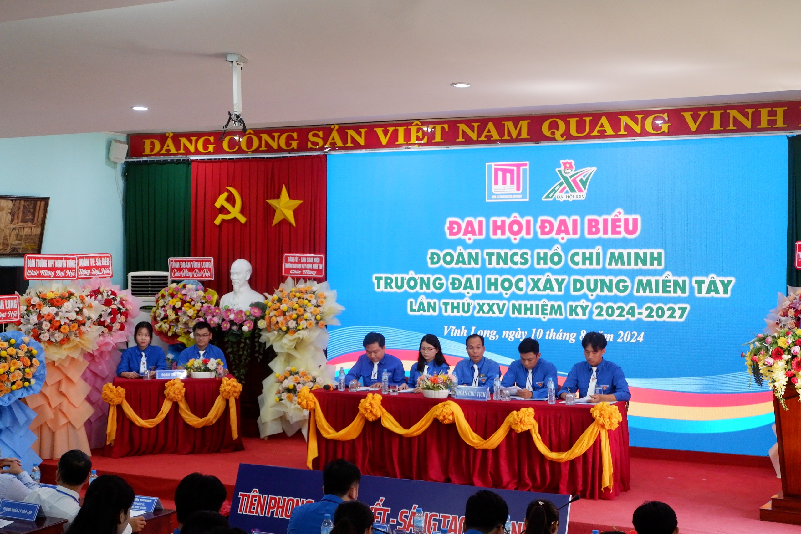 Tuổi trẻ Trường Đại học Xây dựng Miền Tây: Tiên phong - Đoàn kết - Sáng tạo - Hội nhập- Ảnh 2.