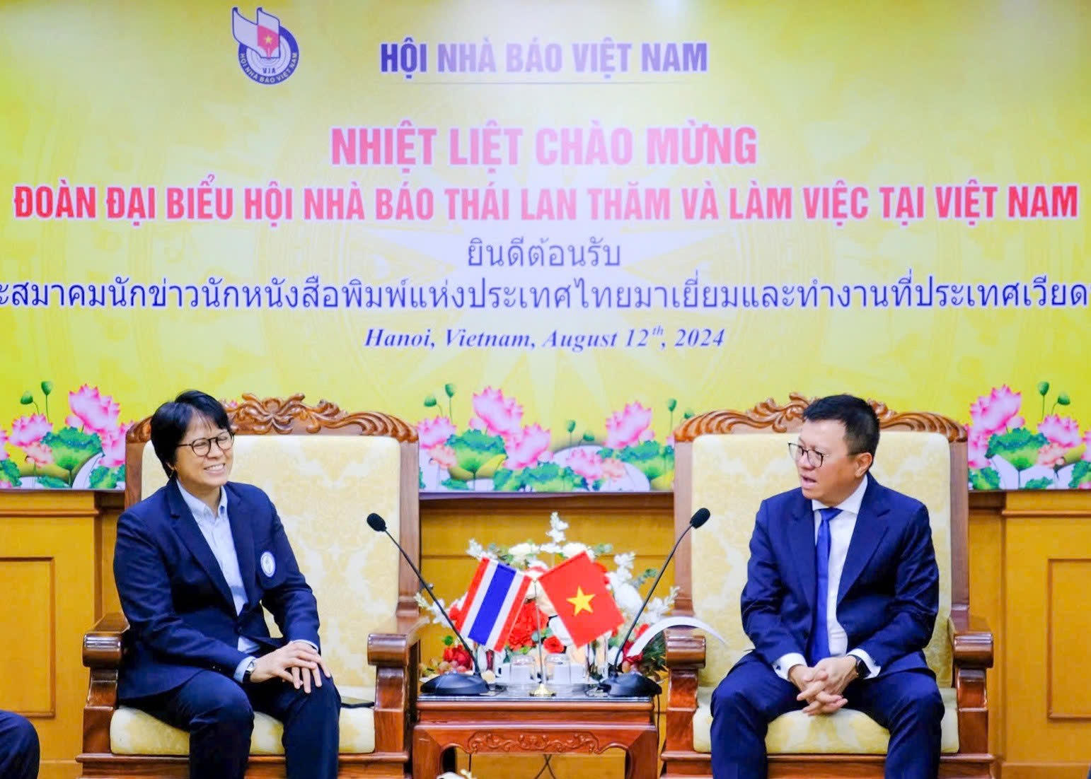 Đồng chí Lê Quốc Minh, Ủy viên Ban Chấp hành Trung ương Đảng, Tổng Biên tập Báo Nhân Dân, Phó Trưởng Ban Tuyên giáo Trung ương, Chủ tịch Hội Nhà báo Việt Nam và bà Norrinee Ruangnoo, Chủ tịch Hội Nhà báo Thái Lan chủ trì buổi Hội đàm.