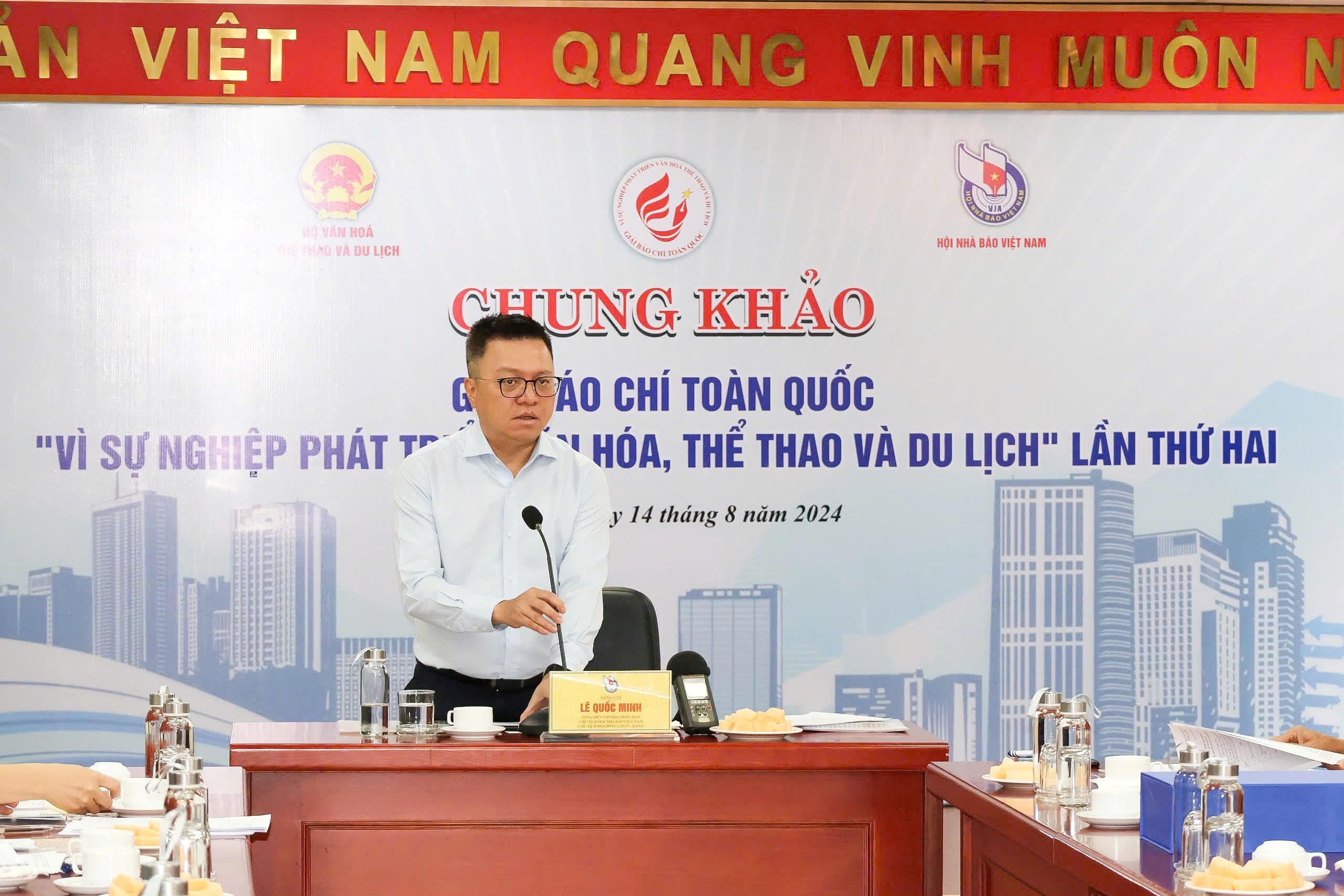 Đồng chí Lê Quốc Minh, Ủy viên Ban Chấp hành Trung ương Đảng, Tổng Biên tập Báo Nhân Dân, Phó Trưởng Ban Tuyên giáo Trung ương, Chủ tịch Hội Nhà báo Việt Nam - Chủ tịch Hội đồng Chung khảo.