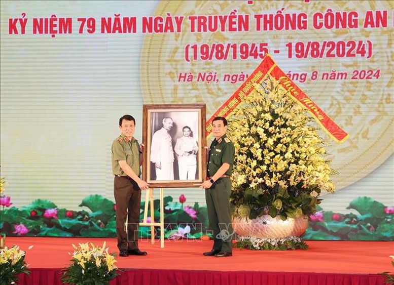 Gặp mặt Kỷ niệm 79 năm Ngày truyền thống Công an nhân dân- Ảnh 3.