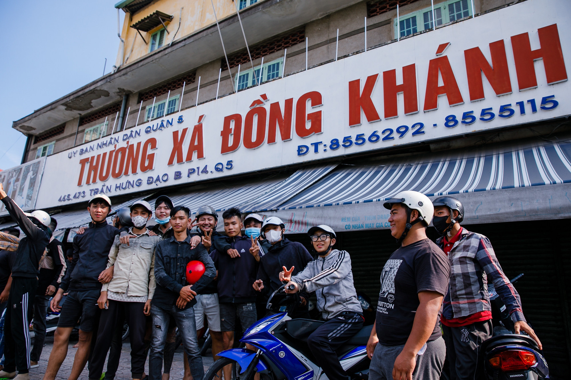 TP.HCM: Hàng trăm thanh niên mang "đồ nghề" vật vờ xuyên trưa chờ giật cô hồn, quyết định của chủ nhà khiến tất cả... giải tán- Ảnh 24.