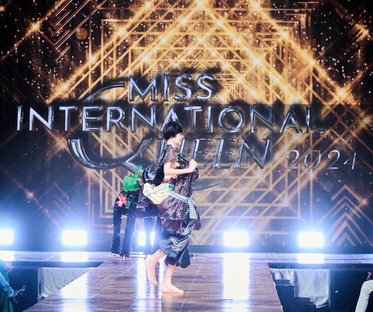 Mỹ nhân chuyển giới Việt biến hình cực đỉnh hút 3 triệu view, đến BTC Miss International Queen cũng mê- Ảnh 4.