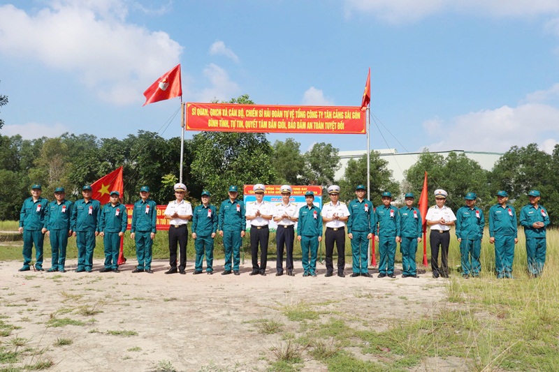 Hải đoàn Tự vệ Tổng công ty Tân cảng Sài Gòn kiểm tra bắn đạn thật súng tiểu liên AK- Ảnh 5.