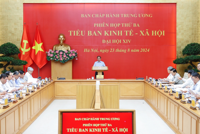 Thủ tướng chủ trì phiên họp thứ ba Tiểu ban Kinh tế - xã hội Đại hội XIV của Đảng- Ảnh 1.