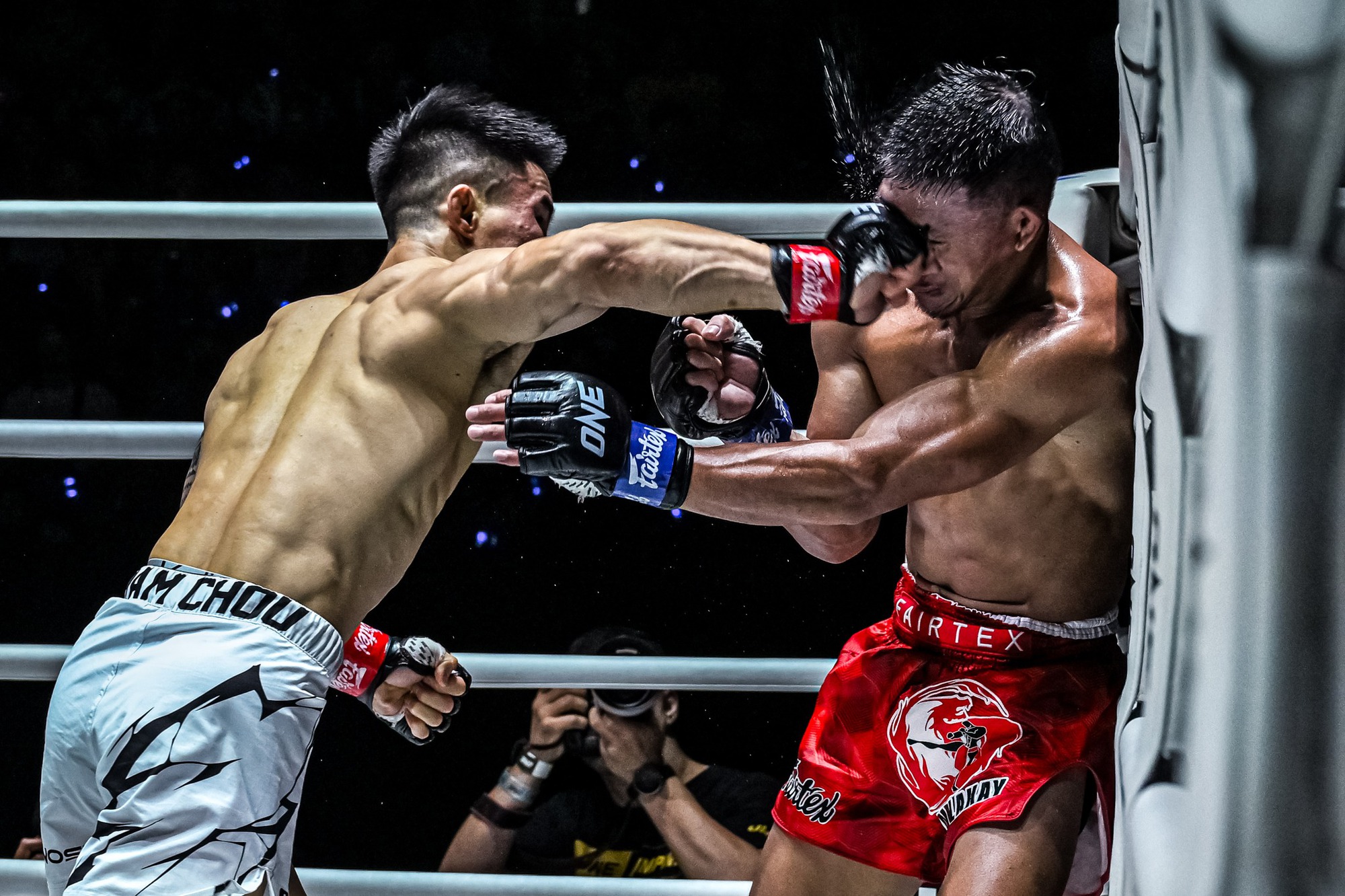 Võ sĩ từng phải đi chạy xe ôm để nuôi đam mê võ thuật, sau 7 năm lột xác knock-out đối thủ Philippines tại ONE Championship- Ảnh 3.