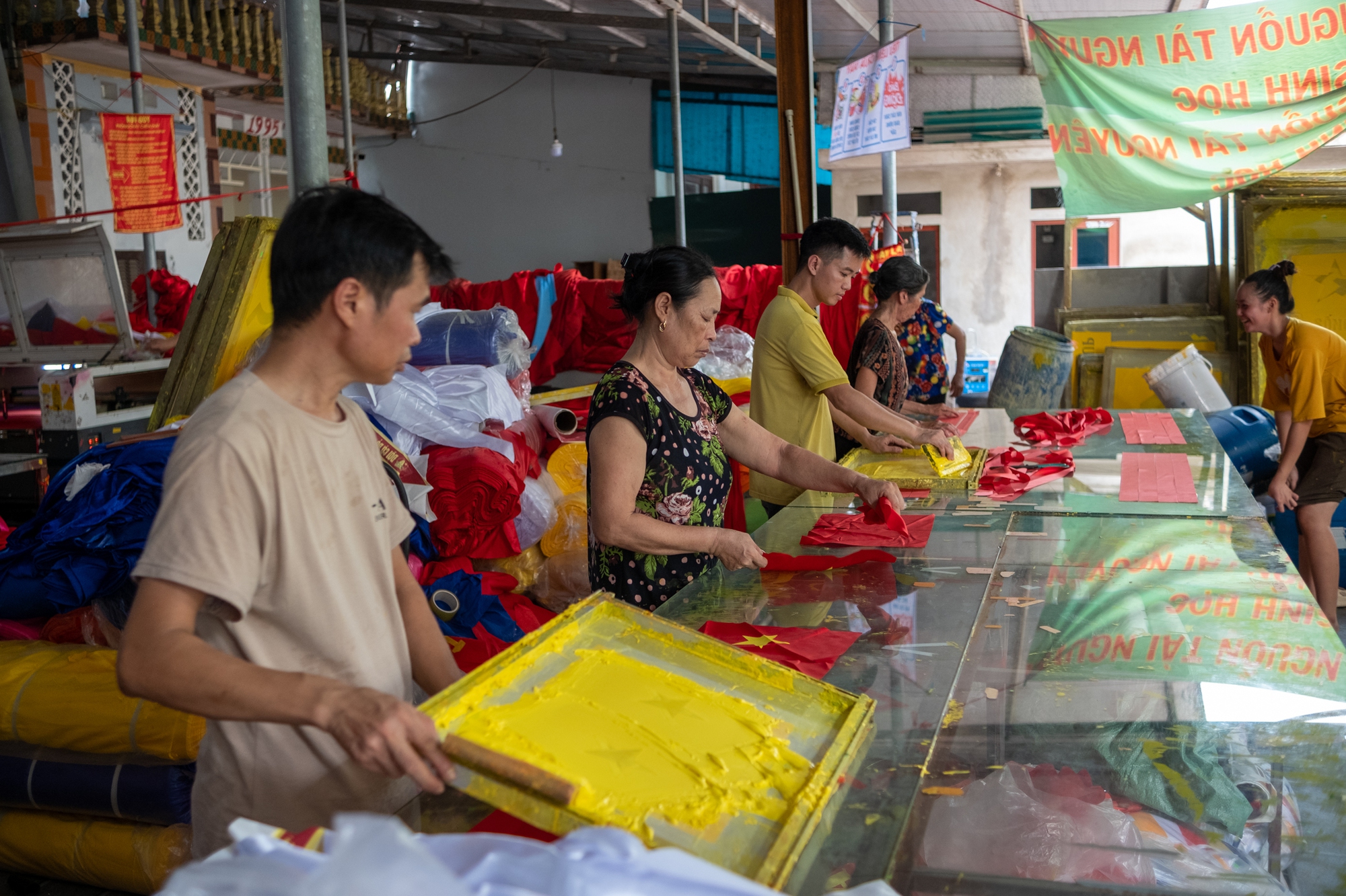 Ngôi làng ở Hà Nội gần 80 năm gìn giữ một nghề vinh dự, tự hào dệt nên một phần linh hồn của dân tộc- Ảnh 11.